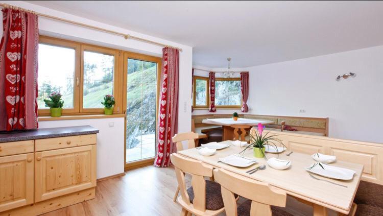 Michelas - Hof Umhausen Room photo